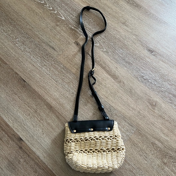 A New Day Small Straw Summer Crossbody Bag - Picture 7 of 7